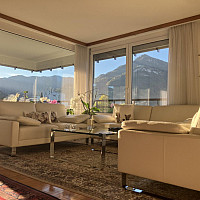 Wohnzimmer mit Berg-Blick