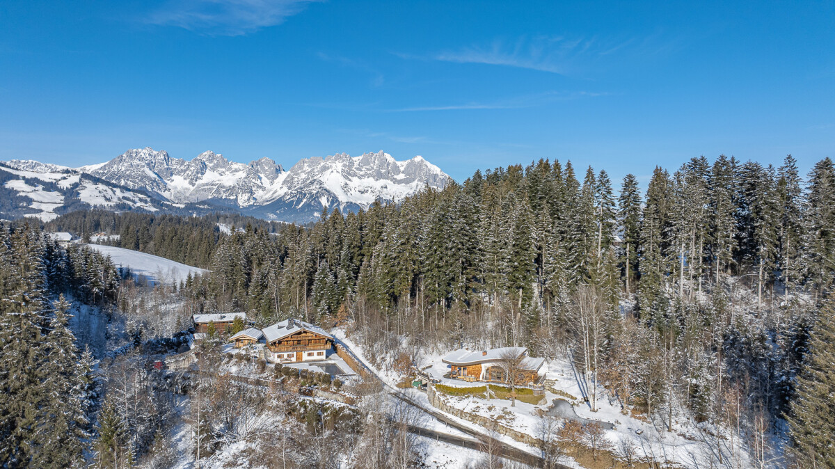 KITZIMMO-Einzigartiges Anwesen mit Blick auf den Schwarzsee - Immobilien Kitzbühel.