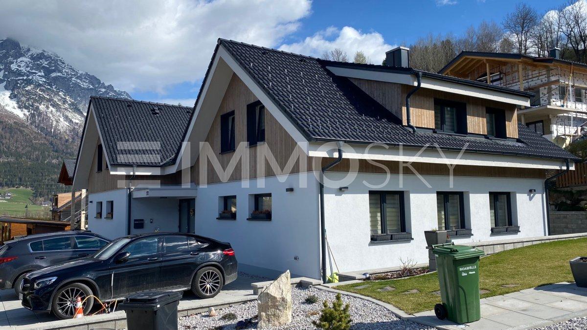 HOCHMODERNES NEUBAU-APPARTEMENTHAUS MIT VIER WOHNEINHEITEN