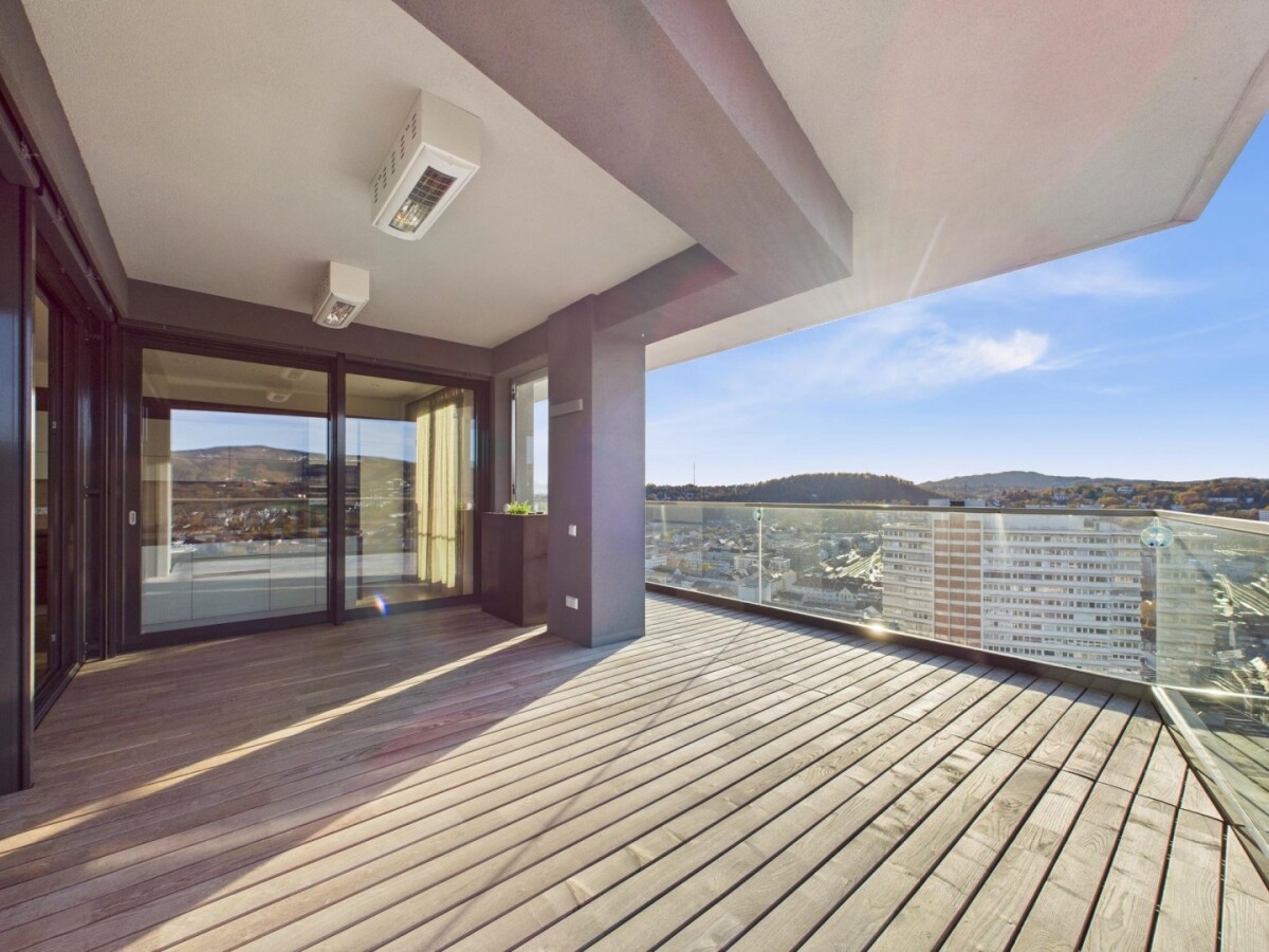 CAM04191G0-PR0068-STILL006