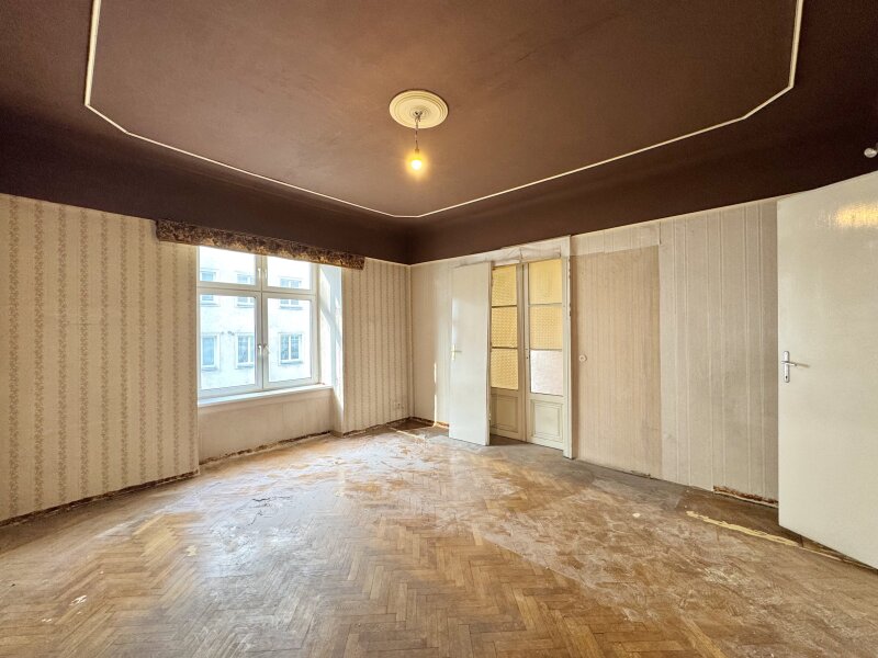 straßenseitiges Zimmer