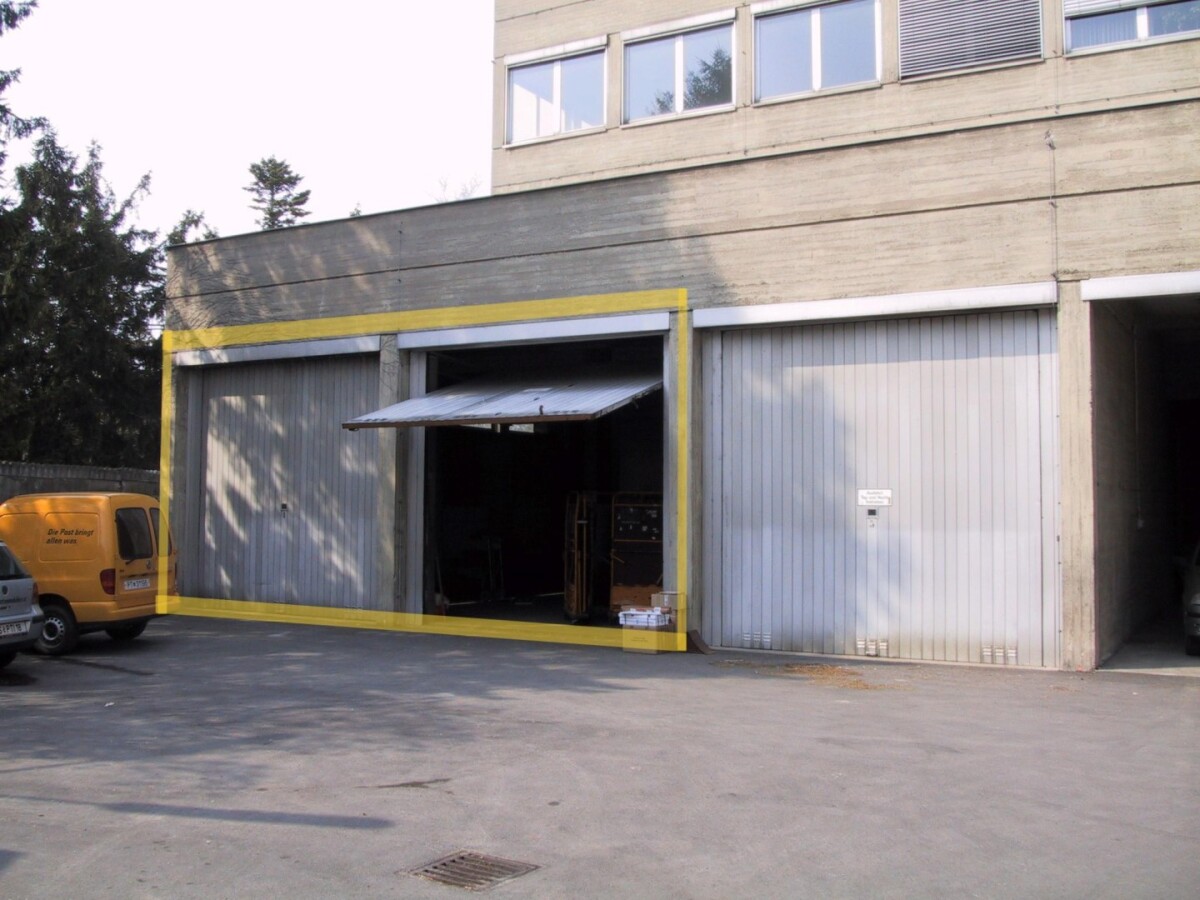 Garage mit 2 Einfahrtstoren