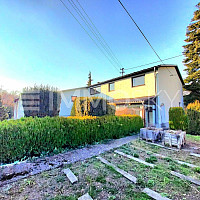 2 Familienhaus mit Innenpool und Garten