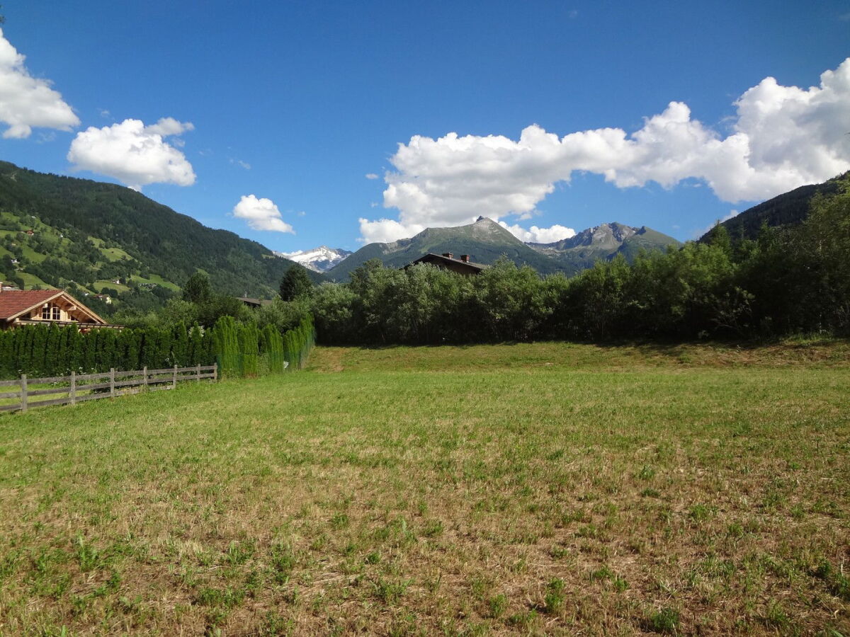 Grundstück mit Bergblick