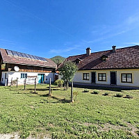 15971-Zufahrt zu Altbau und Werkstatt