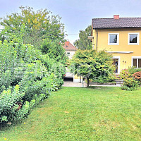 Doppelhaushälfte mit Garten und Garage