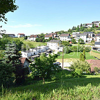 Ost-Süd-Westseitig