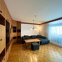 Wohnzimmer: Blick von der Wohnzimmertür Richtung Couch