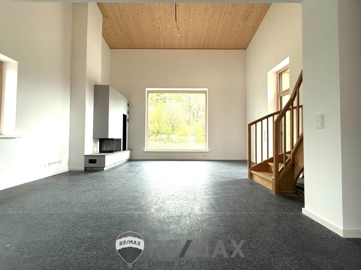 1 helles Wohnzimmer