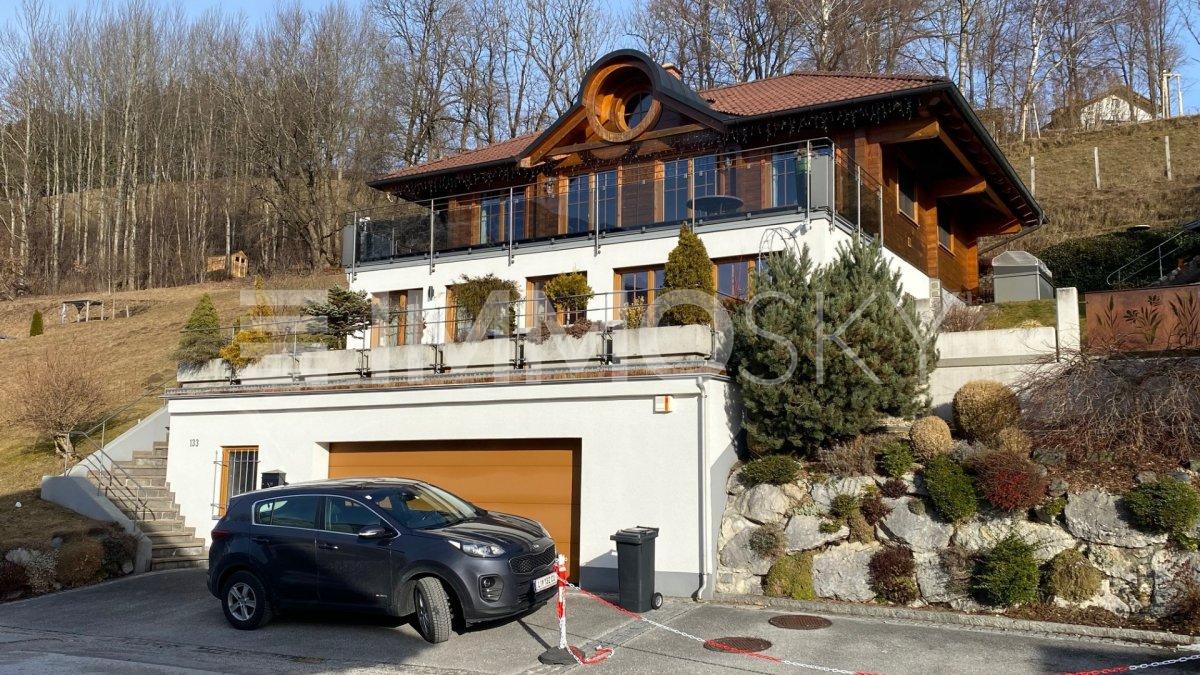 HOCHWERTIGE RESIDENZ MIT TRAUMHAFTER AUSSICHT